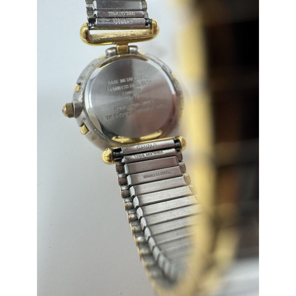 Vintage Armitron WARNER BROTHERS Bugs Bunny Silver & Gold Stretch Band Watch - Picture 5 of 6